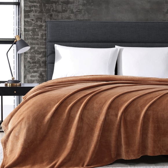 Solid Dark Orange 1-Piece Ultra Soft Plush Fleece Full/Queen Blanket NWT